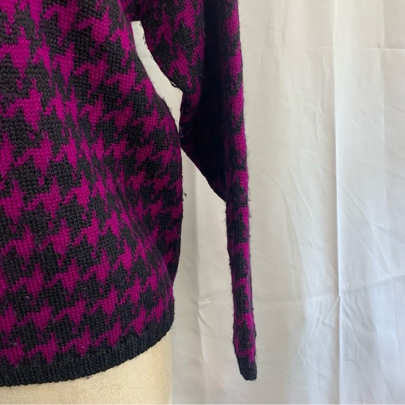 Vtg GAP 100% Wool Black and Purple Houndstooth Sweater - Picture 7 of 8